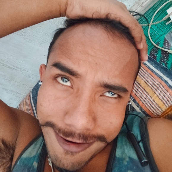 Poshmark profile picture for @pagol